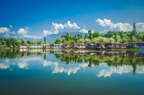 Classic Kashmir — Srinagar, Gulmarg & Pahalgam